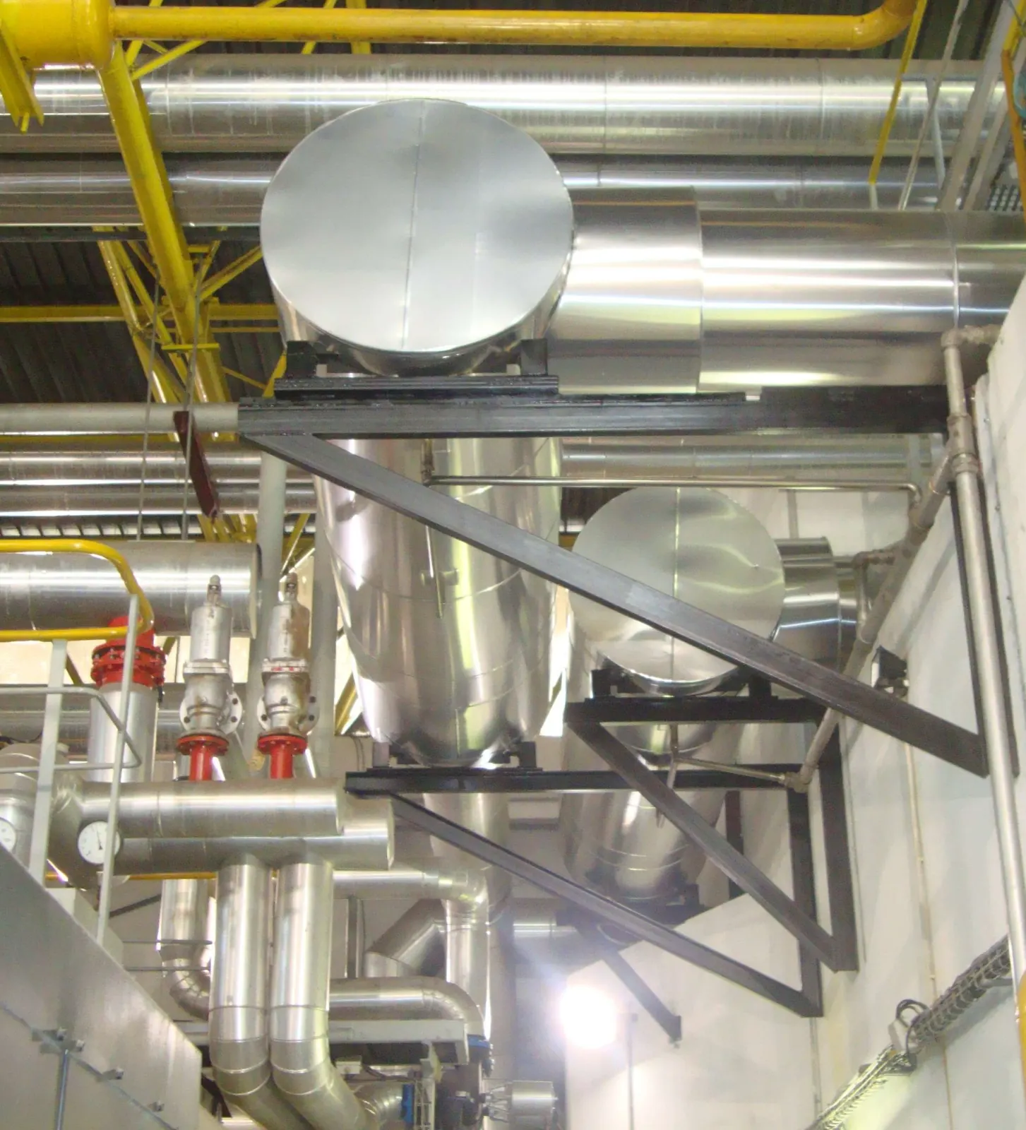 Reactive and absorptive silencer
